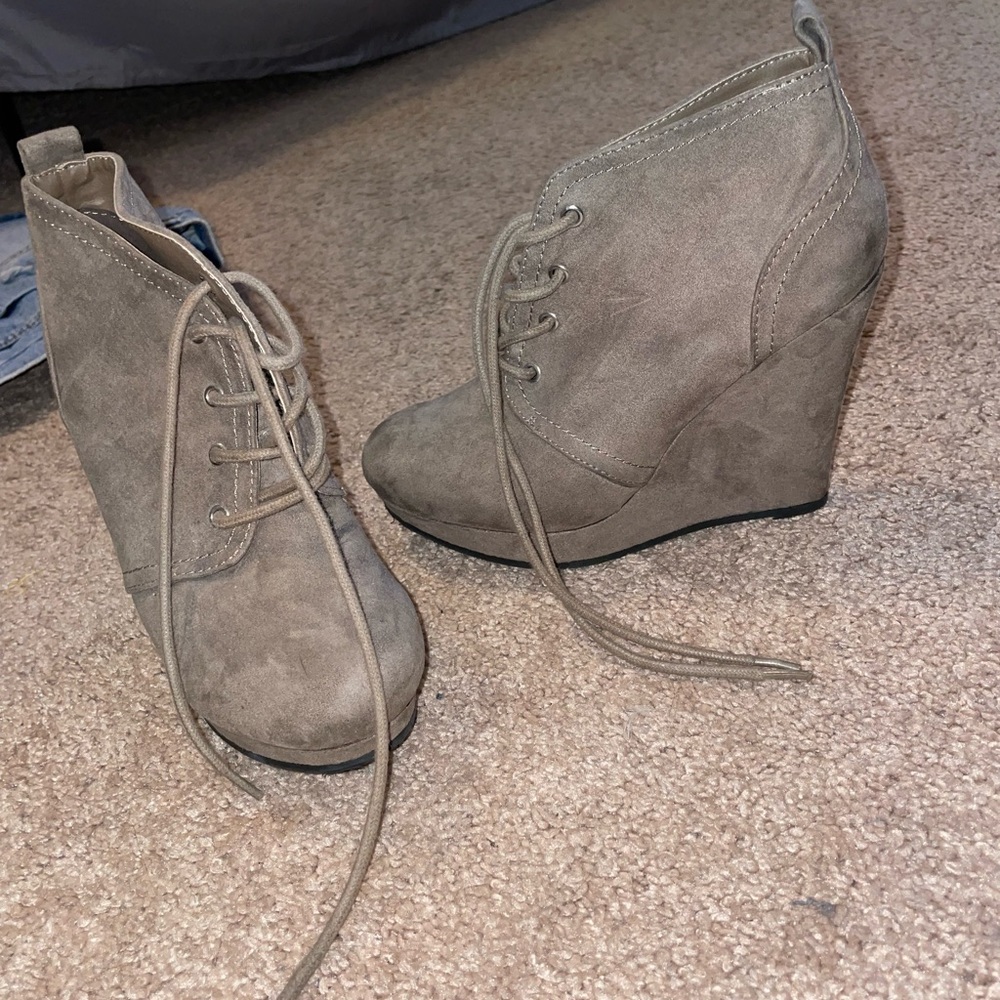Bootie with shoe laces